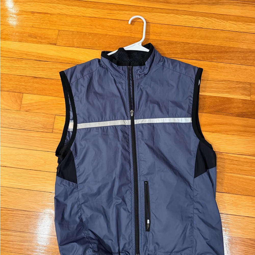 Vintage Nike Men's Gray and Black Vest